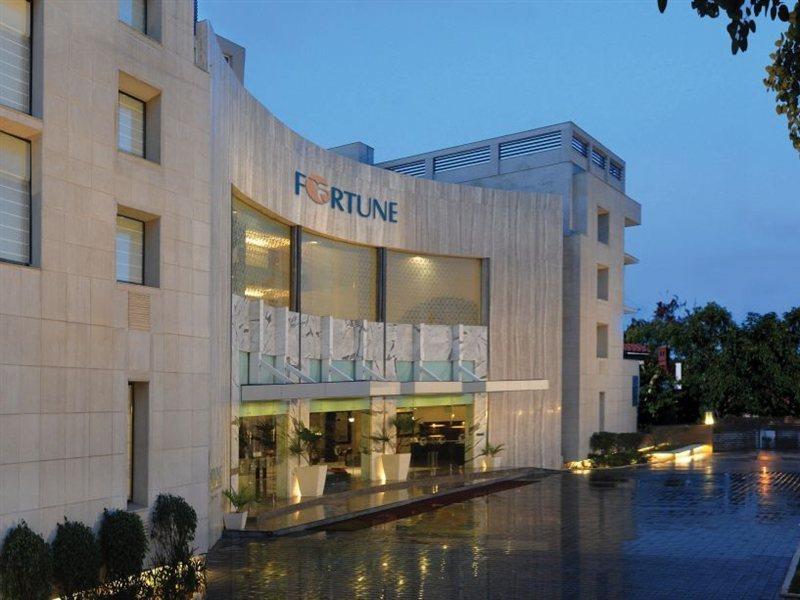 Fortune Sector 27, Noida - Member Itc Hotels' Group Экстерьер фото