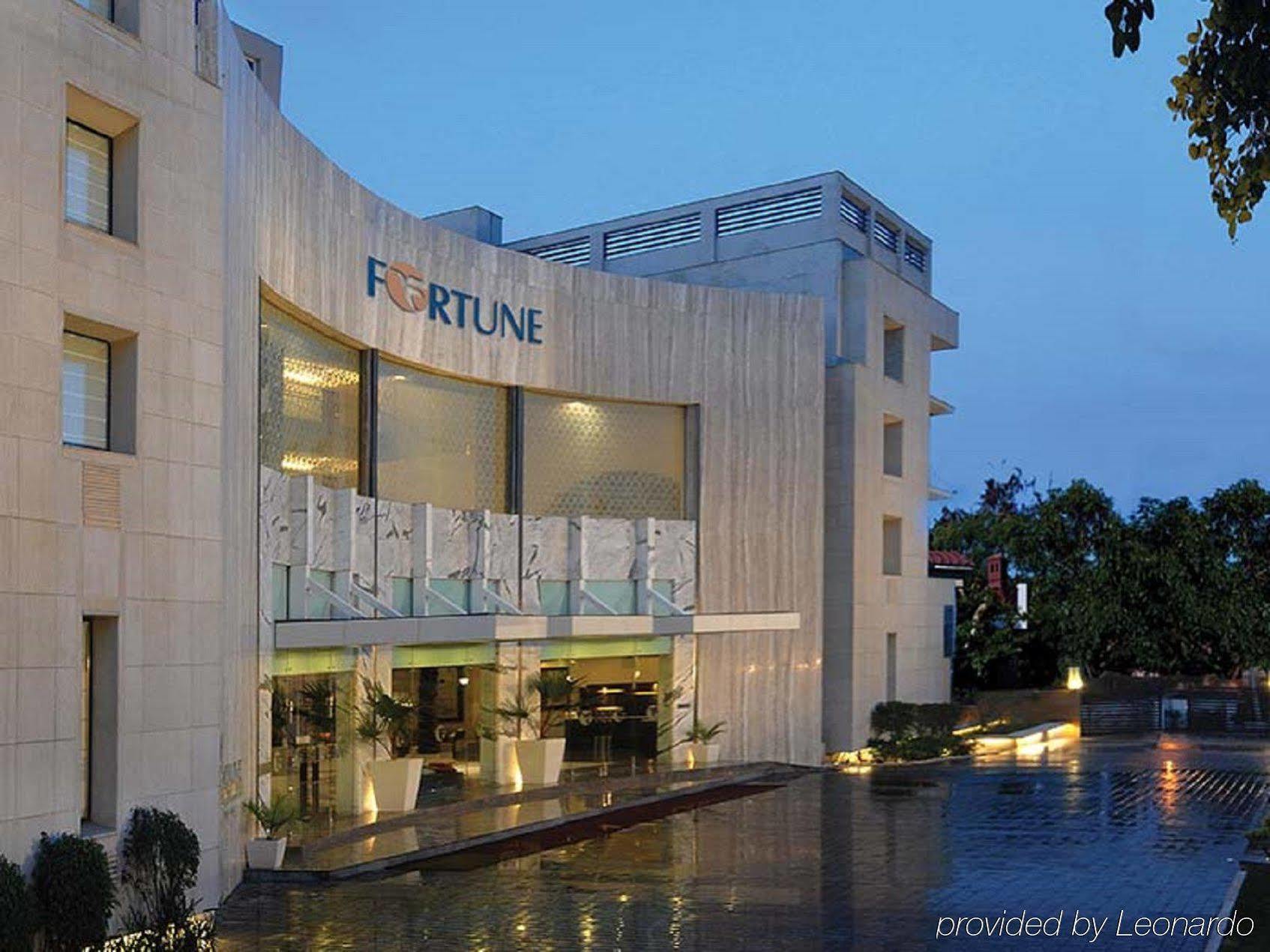 Fortune Sector 27, Noida - Member Itc Hotels' Group Экстерьер фото